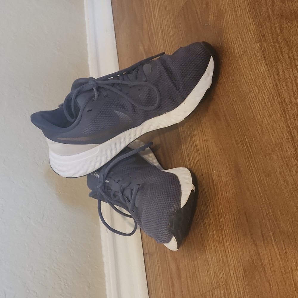 Nike 10 revolution running shoes